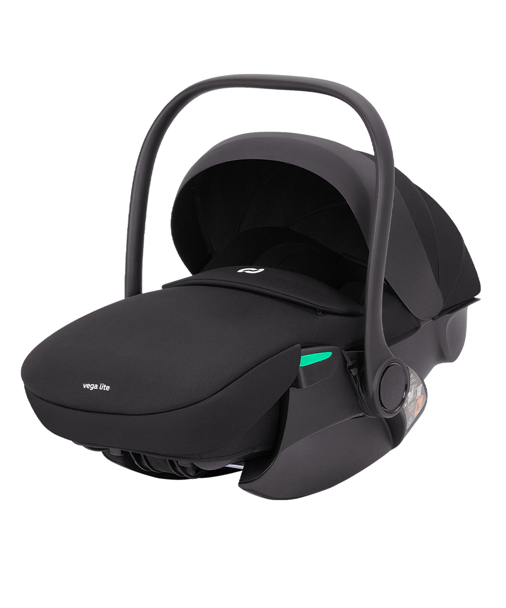 Автокресло Vega Lite 2026 Большой капюшон защитит от солнца, а укрытие для ножек пригодится в прохладную погоду.